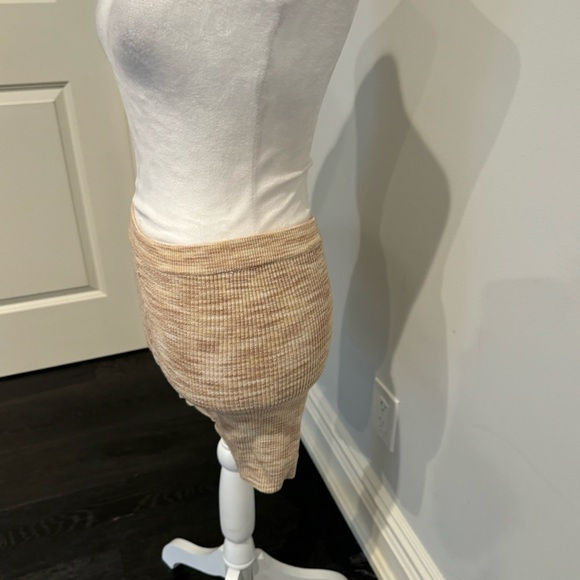 Et Clet Tan Soft Athleisure Biker Shorts - Picture 2 of 5